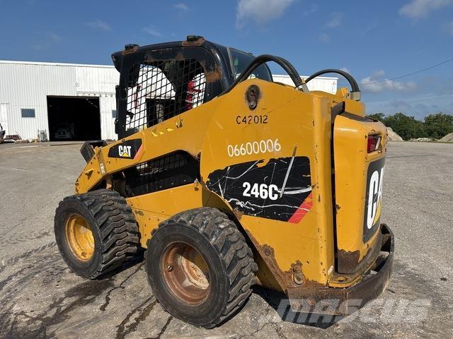 CAT 246C Mini Pale Gommate