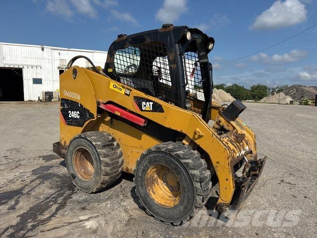CAT 246C Mini Pale Gommate