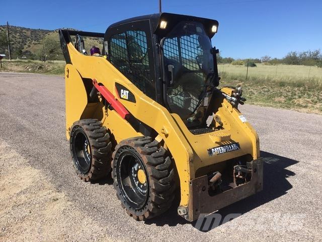 CAT 262C2 Mini Pale Gommate