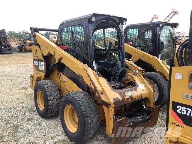 CAT 262D Mini Pale Gommate