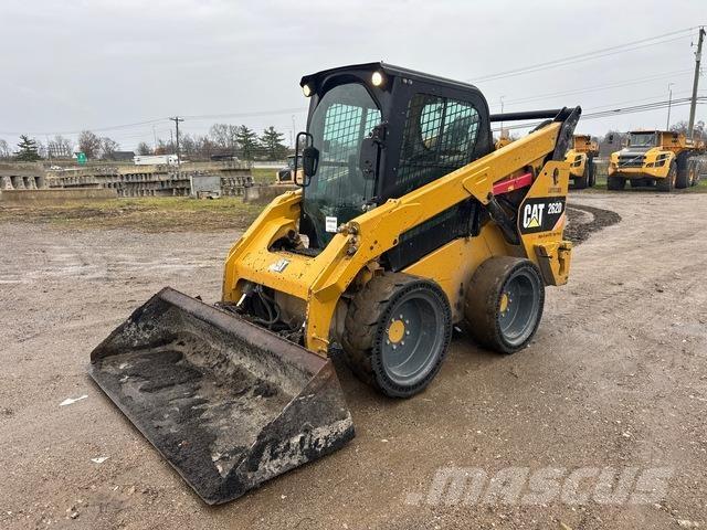 CAT 262D Mini Pale Gommate
