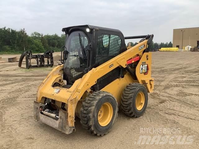 CAT 262D3 Mini Pale Gommate