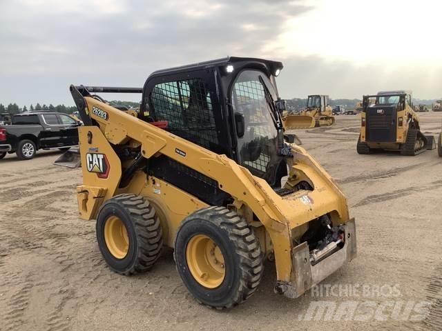 CAT 262D3 Mini Pale Gommate