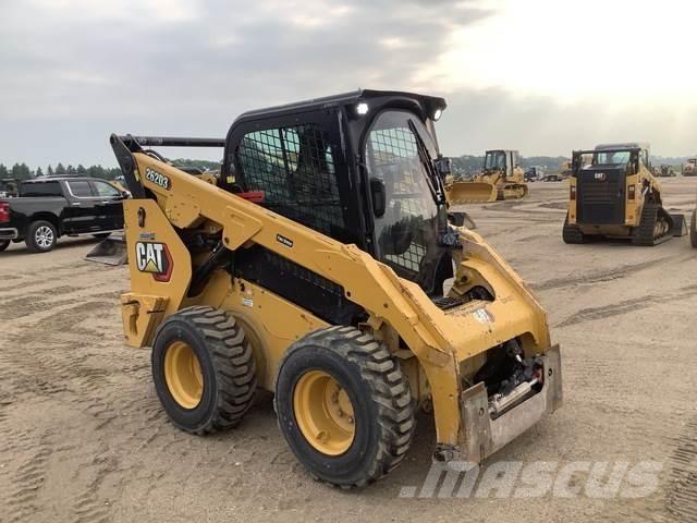 CAT 262D3 Mini Pale Gommate