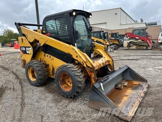 CAT 272D2 Mini Pale Gommate