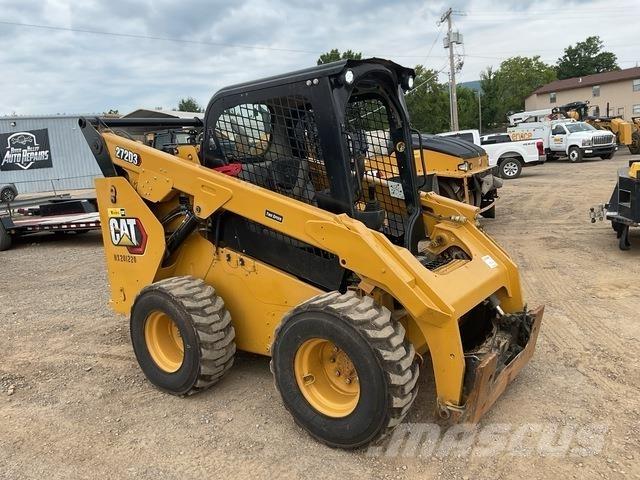 CAT 272D3 Mini Pale Gommate