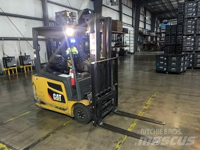 CAT 2ET3000 Carrelli elevatori elettrici
