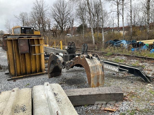 CAT 519 SM Caricatronchi con base su rimorchio