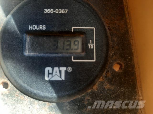 CAT 572G Posatubi cingolati