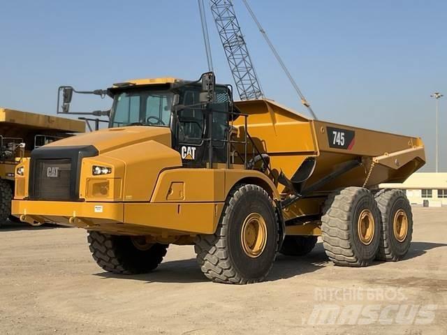 CAT 745 Dumpers articolati