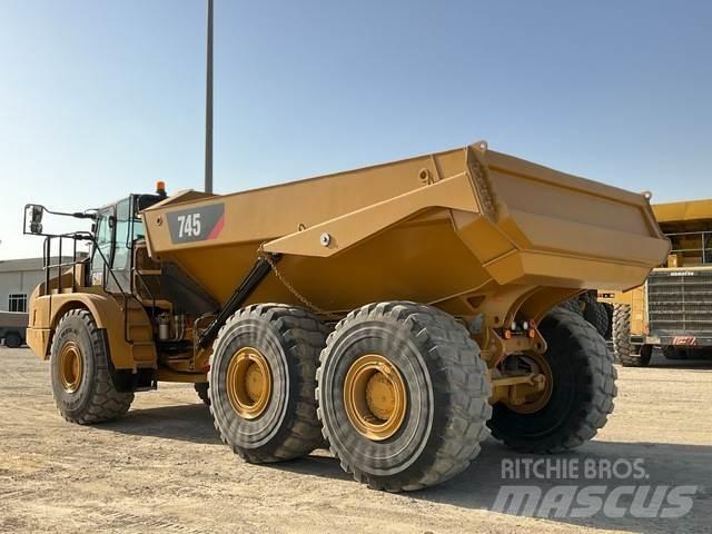 CAT 745 Dumpers articolati