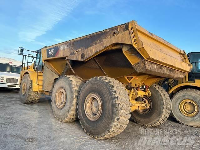 CAT 745 Dumpers articolati