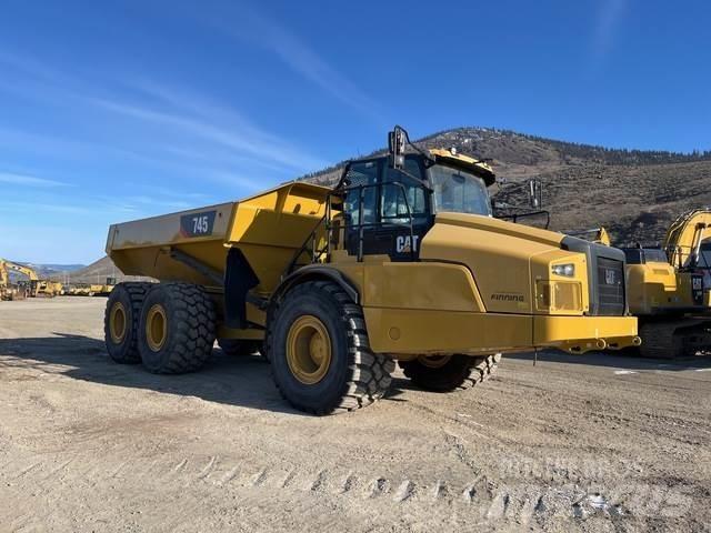 CAT 745 Dumpers articolati