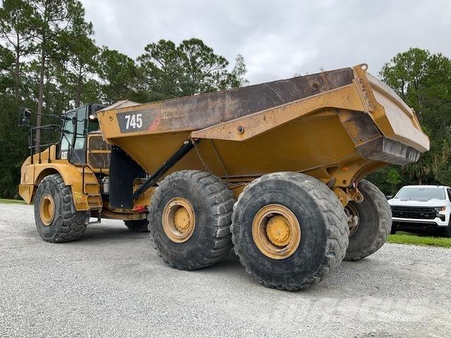 CAT 745 Dumpers articolati