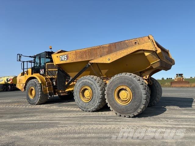 CAT 745 Dumpers articolati