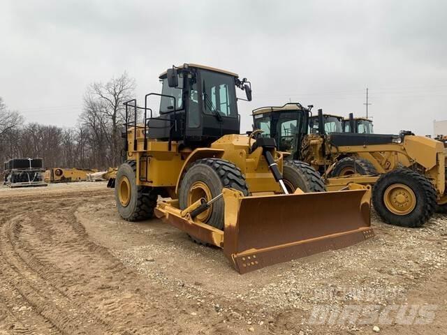 CAT 814K Dozer gommati