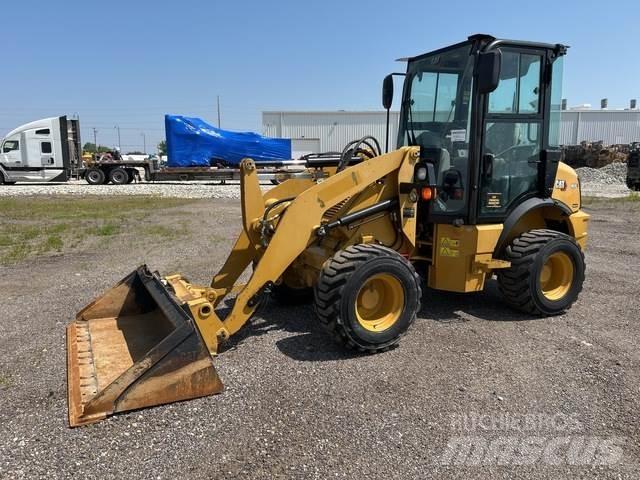CAT 903D Pale gommate
