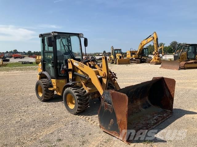 CAT 903D Pale gommate