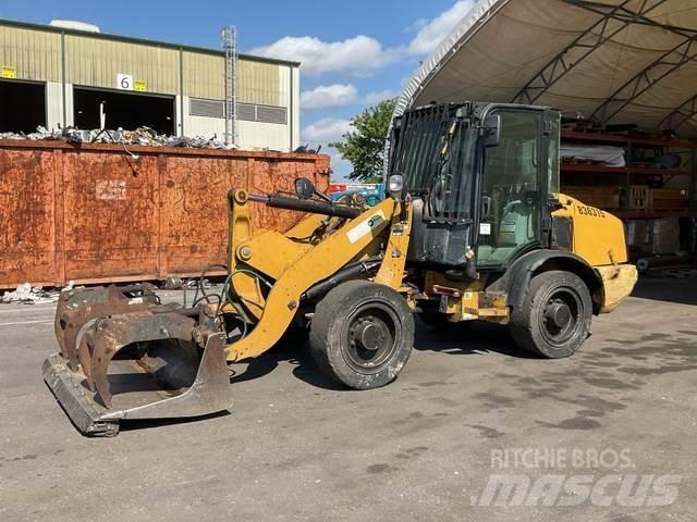 CAT 906H Pale gommate