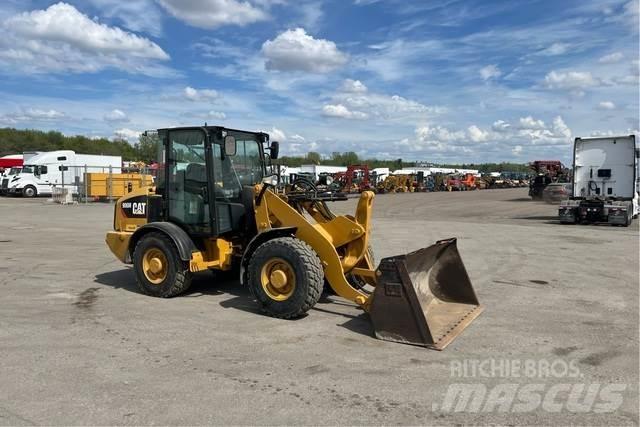 CAT 906M Pale gommate