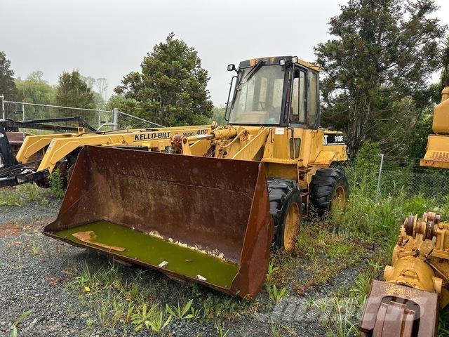 CAT 910F Pale gommate