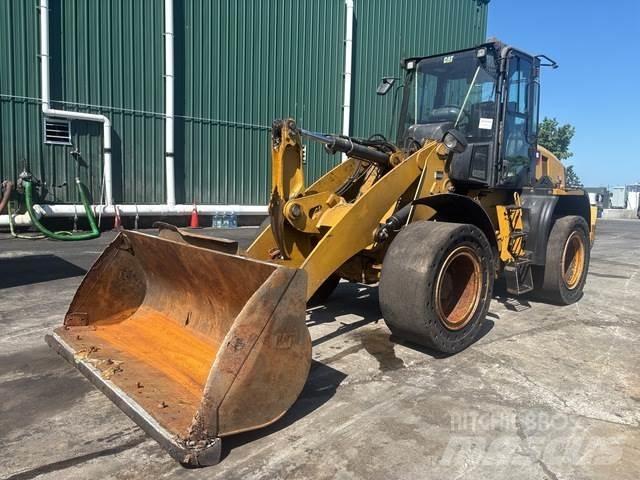 CAT 910K Pale gommate