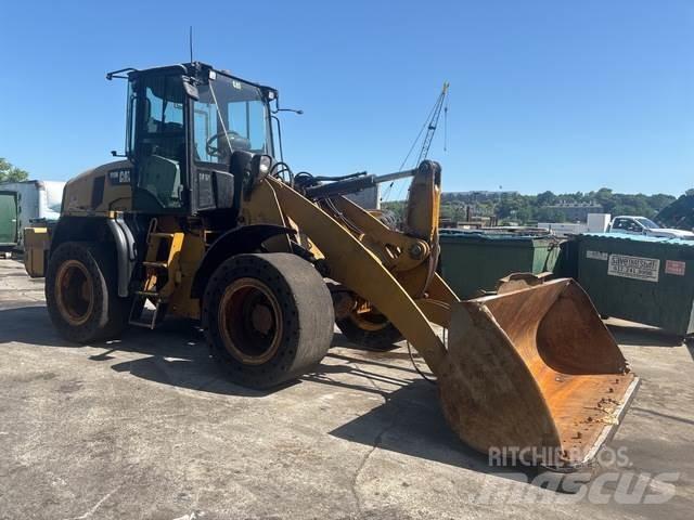 CAT 910K Pale gommate