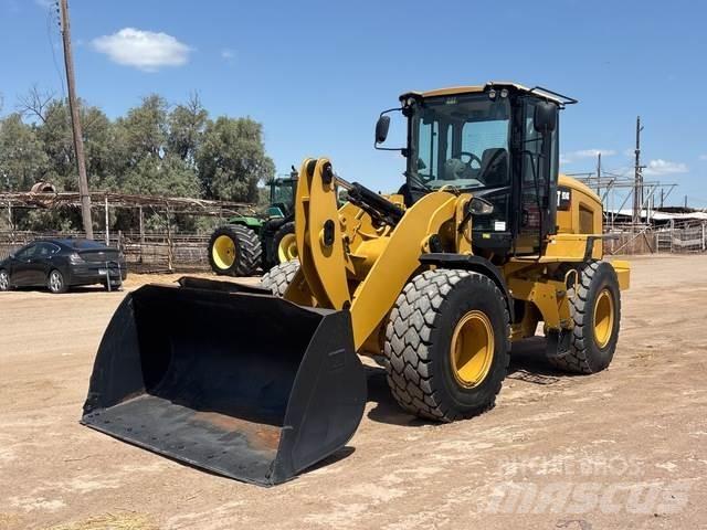 CAT 924K Pale gommate