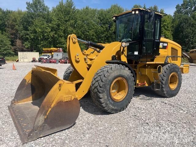 CAT 926M Pale gommate