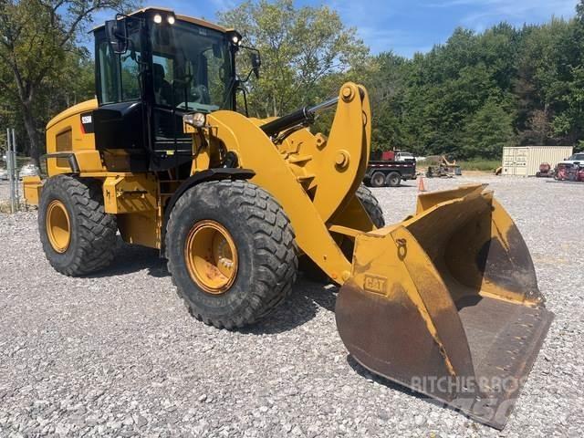 CAT 926M Pale gommate