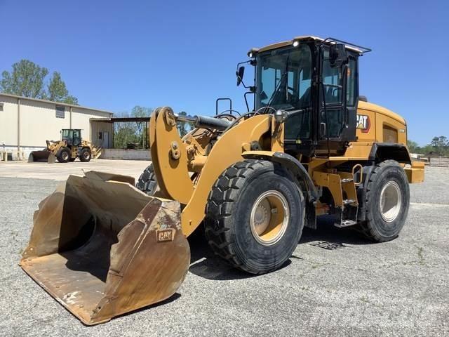 CAT 926M Pale gommate