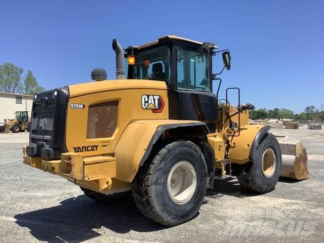 CAT 926M Pale gommate
