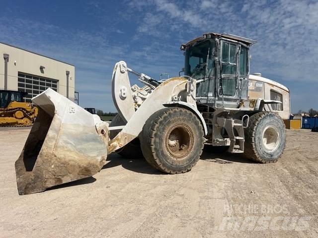 CAT 926M Pale gommate