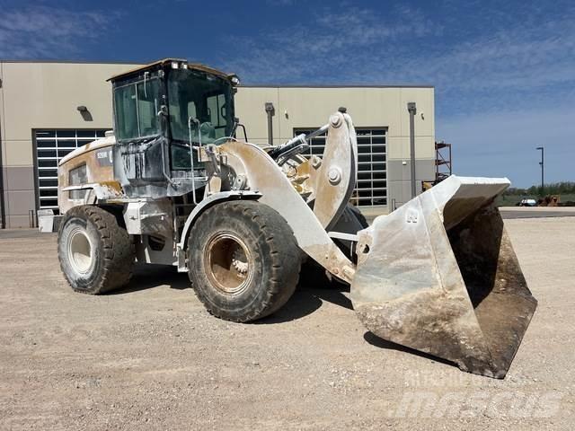 CAT 926M Pale gommate