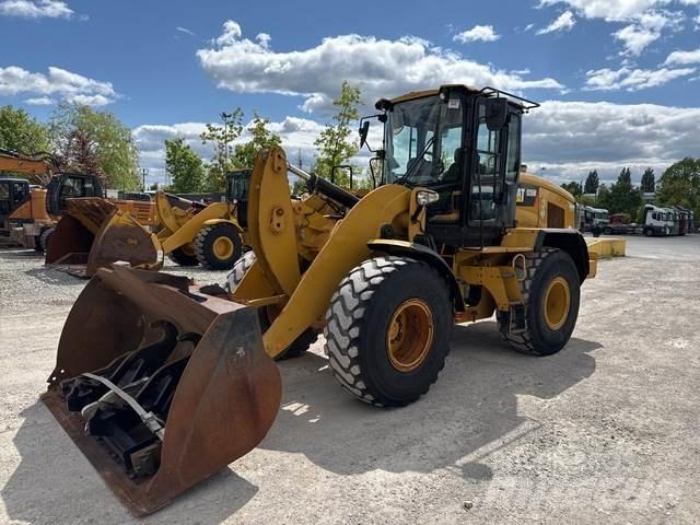CAT 926M Pale gommate