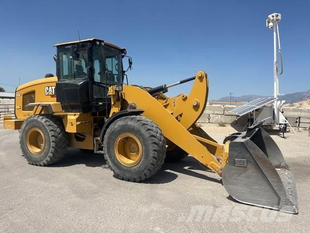 CAT 926M Pale gommate
