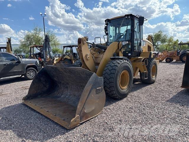 CAT 926M Pale gommate