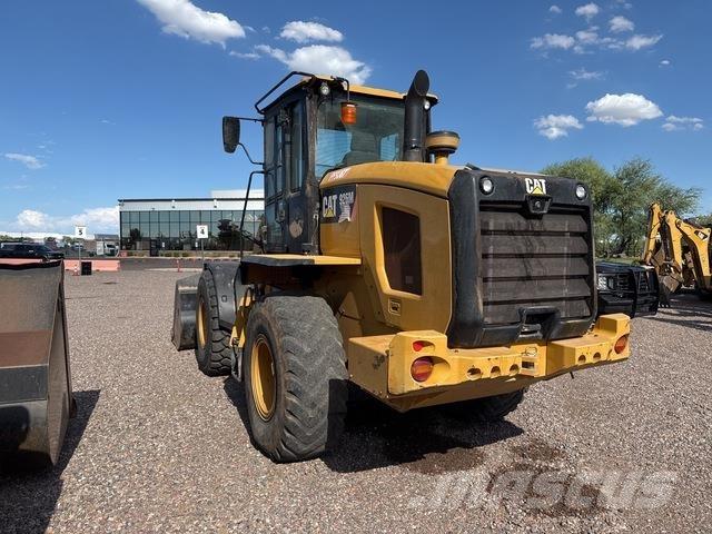 CAT 926M Pale gommate
