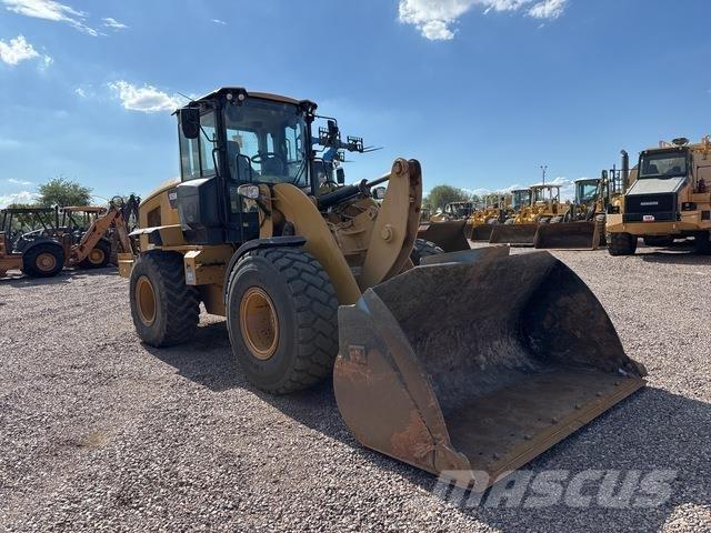 CAT 926M Pale gommate