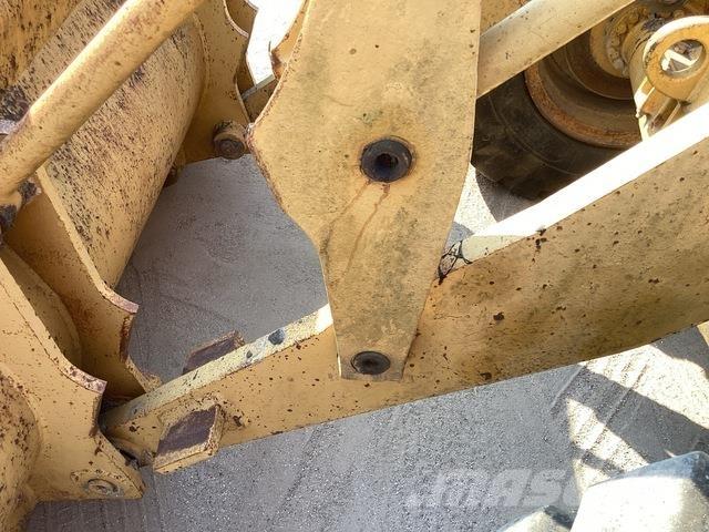CAT 930 Pale gommate