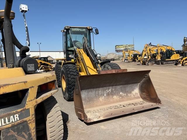 CAT 930G Pale gommate