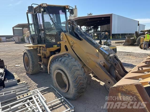 CAT 930G Pale gommate