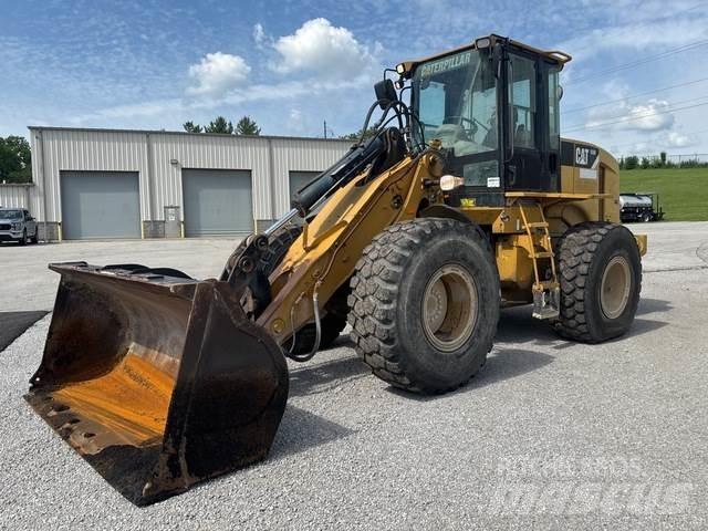 CAT 930H Pale gommate