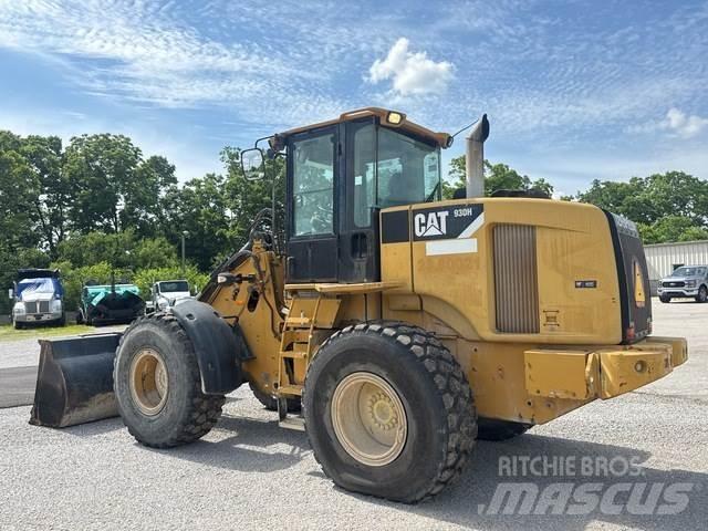 CAT 930H Pale gommate