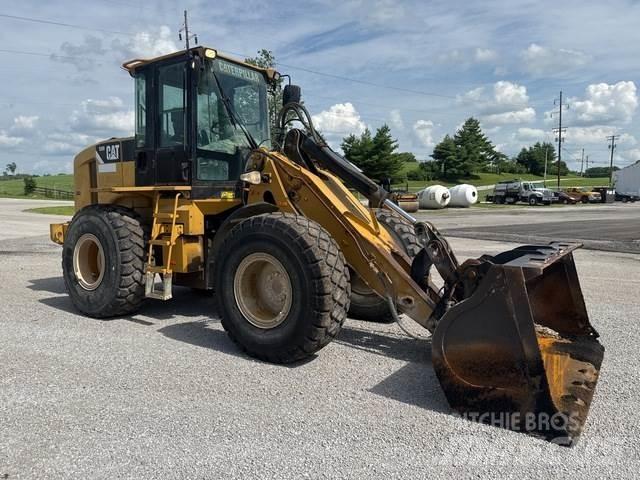 CAT 930H Pale gommate