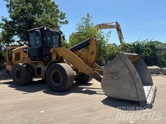 CAT 930K Pale gommate