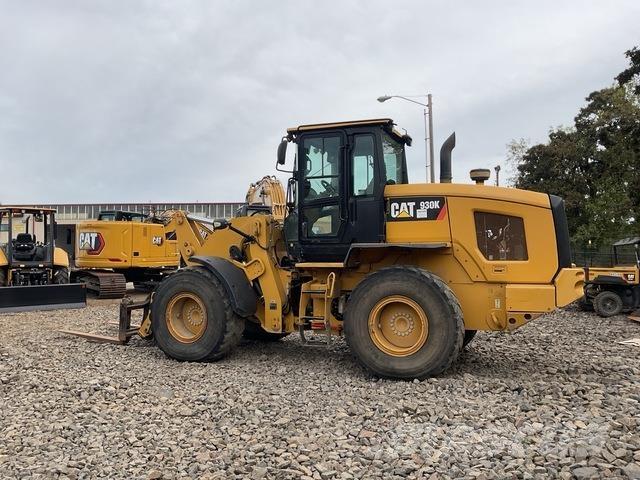 CAT 930K Pale gommate