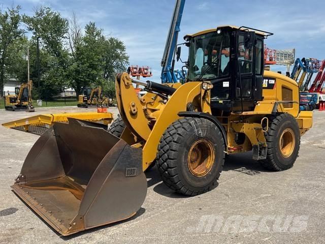 CAT 930M Pale gommate