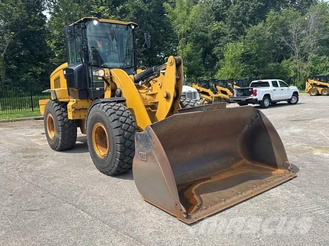 CAT 930M Pale gommate