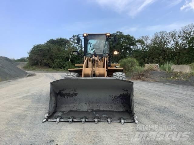 CAT 938H Pale gommate